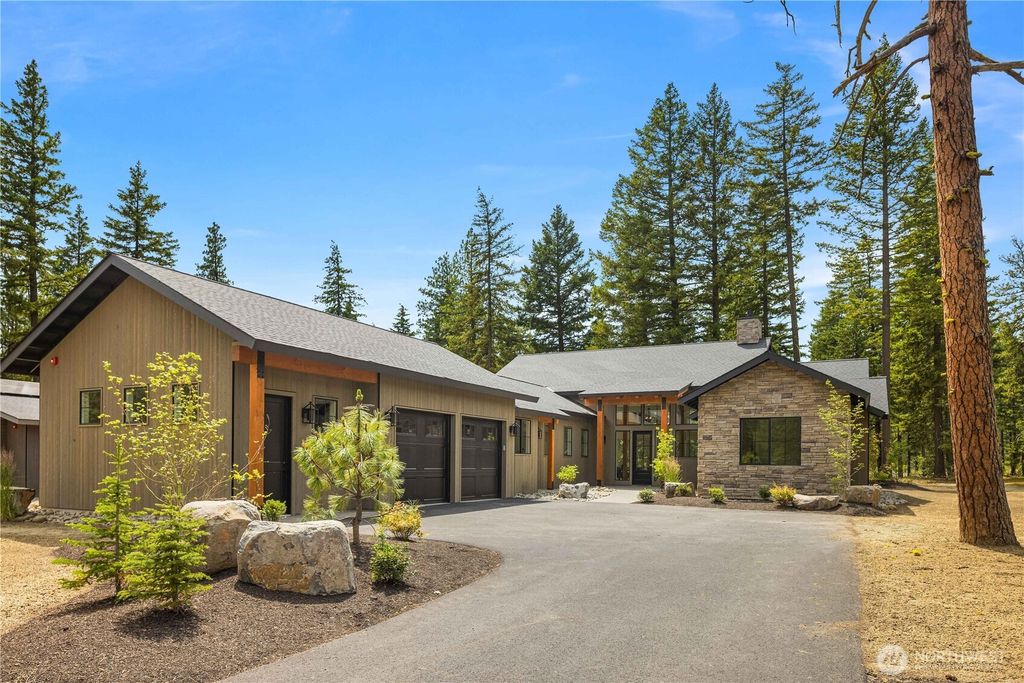 Photo of 1800 Wanawish Loop, Cle Elum, WA 98922 (MLS # 2485256)