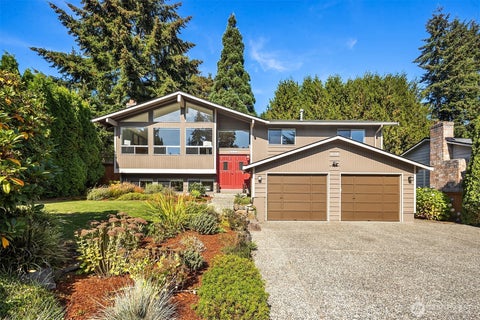 Photo of 3008 NE 201st Place, Lake Forest Park, WA 98155 (MLS # 2591393)