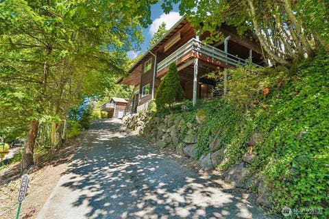 Photo of 28400 16th Avenue S, Federal Way, WA 98003 (MLS # 2567104)