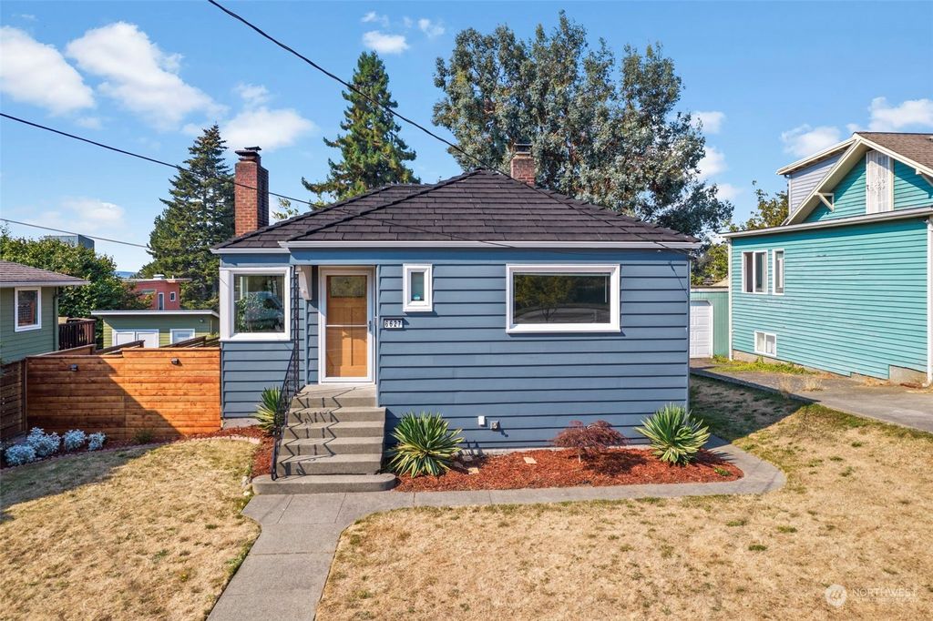 Photo of 6627 Fauntleroy Way SW, Seattle, WA 98136 (MLS # 1998840)