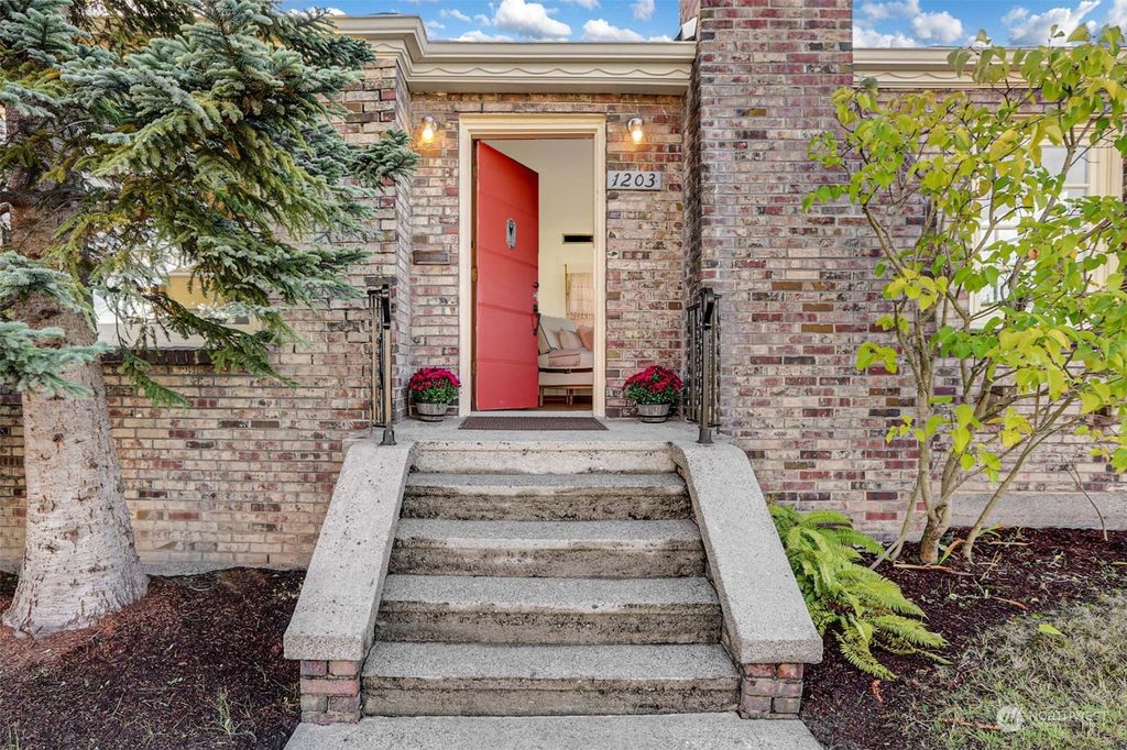 Photo of 1203 S Winthrop Street, Seattle, WA 98144 (MLS # 2172904)