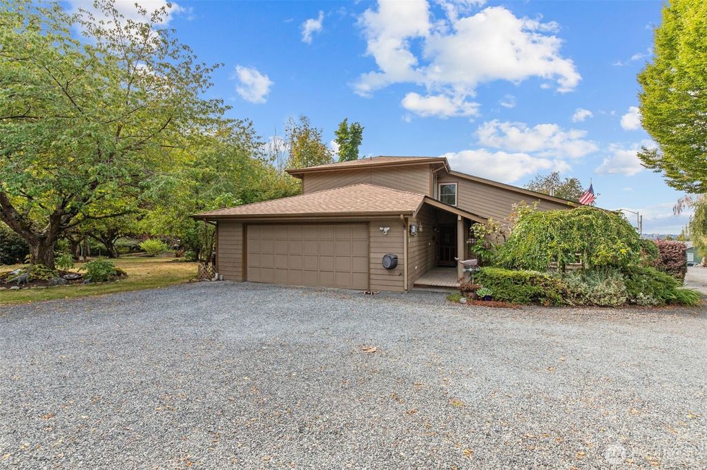 Photo of 7402 11th Street SE, Lake Stevens, WA 98258 (MLS # 2415440)