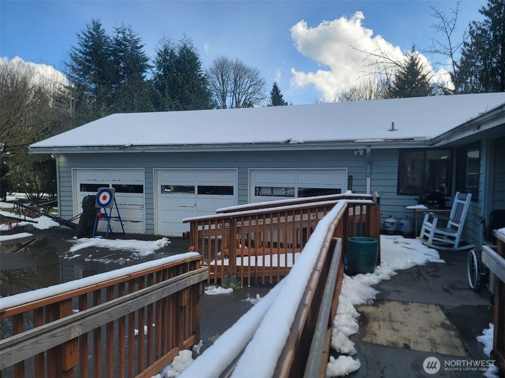 Photo of 7417 NE 170th Street, Kenmore, WA 98028 (MLS # 2493233)