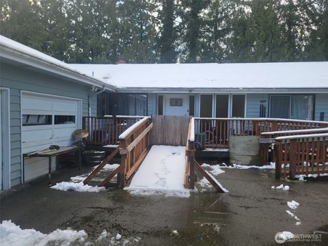 Photo of 7417 NE 170th Street, Kenmore, WA 98028 (MLS # 2493233)
