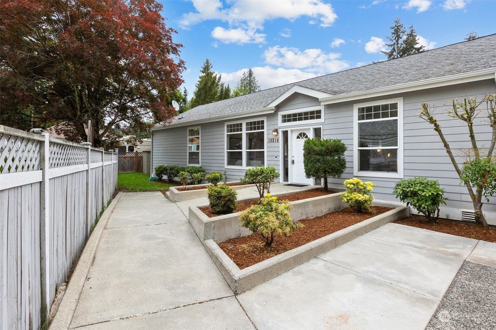 Photo of 15218 12th Avenue NE, Shoreline, WA 98155 (MLS # 2071057)