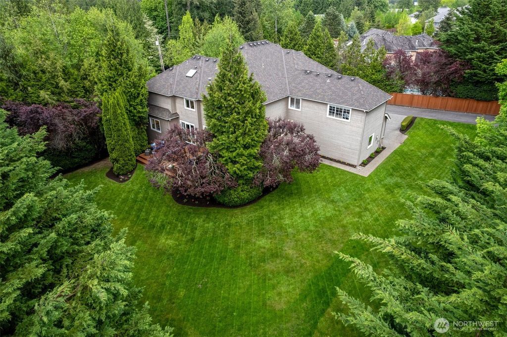 Photo of 22431 SE 30th Street, Sammamish, WA 98075 (MLS # 2522764)