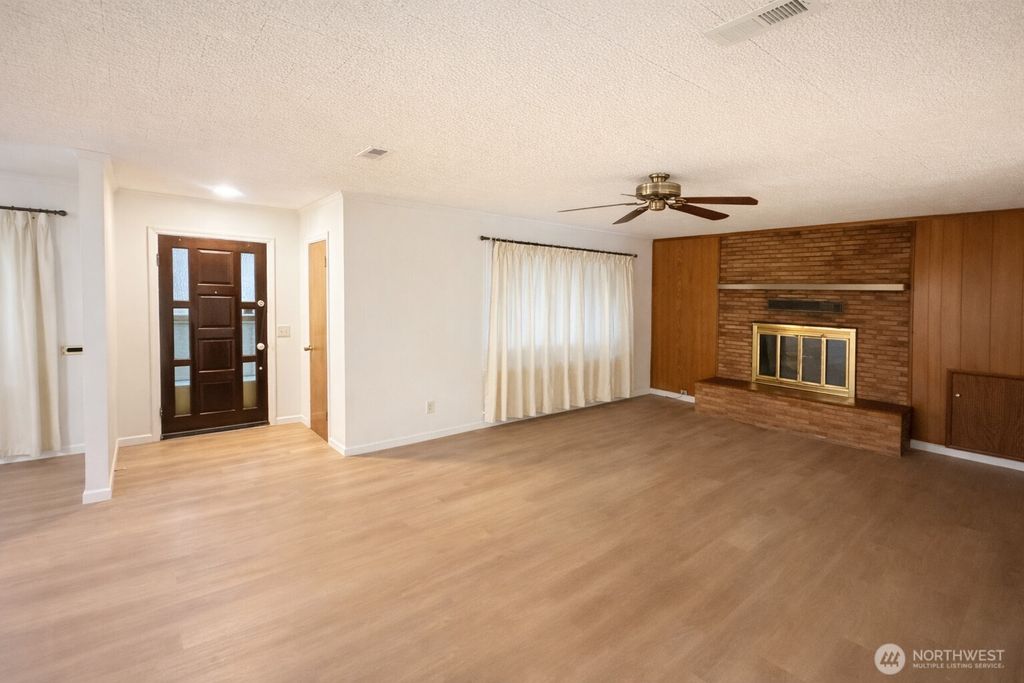 Photo of 211 Latona Street, Centralia, WA 98531 (MLS # 2458565)