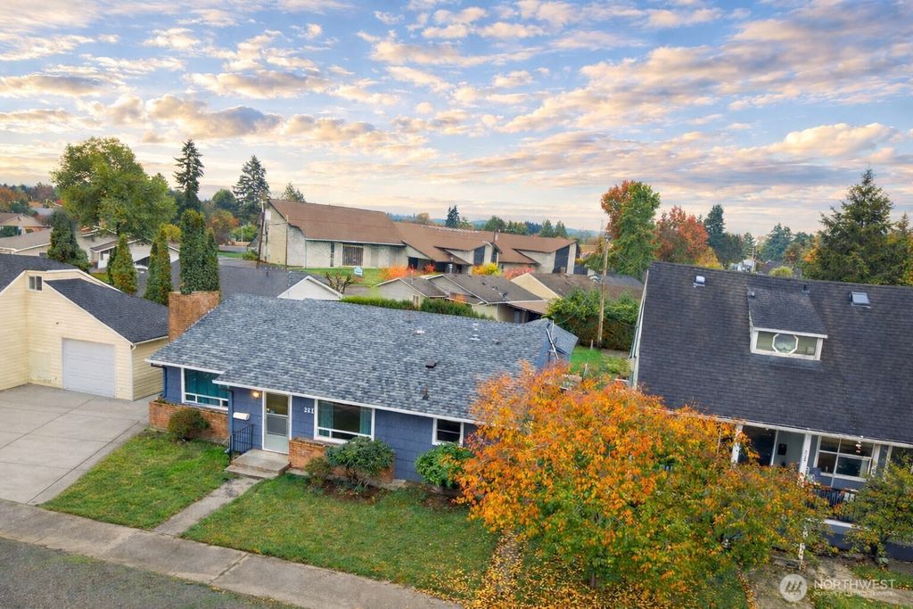 Photo of 211 Latona Street, Centralia, WA 98531 (MLS # 2458565)