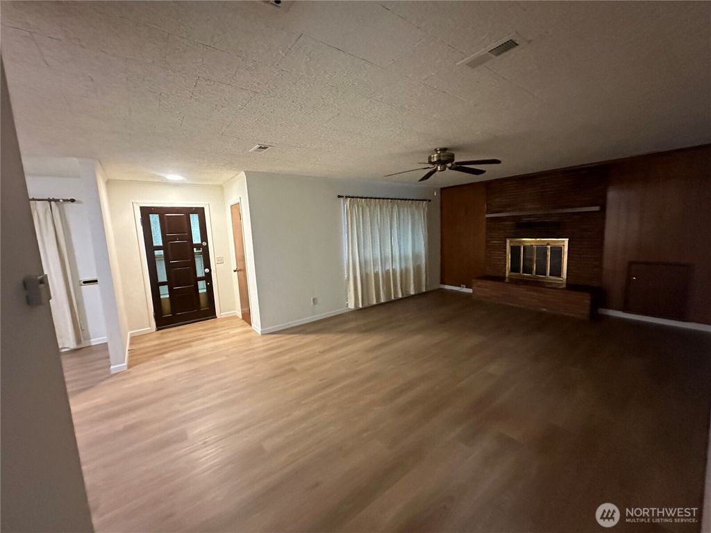 Photo of 211 Latona Street, Centralia, WA 98531 (MLS # 2458565)