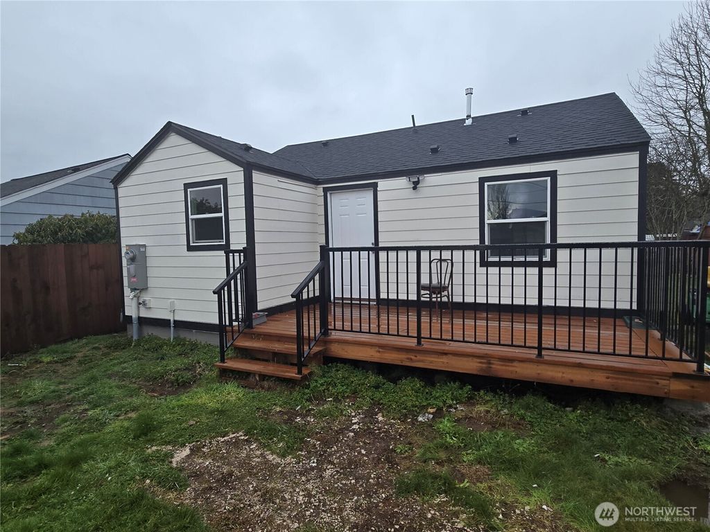 Photo of 437 D Street, Blaine, WA 98230 (MLS # 2490331)