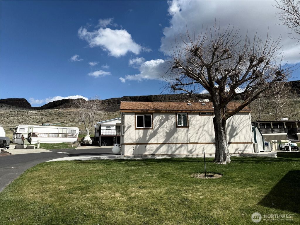 Photo of 31465 Moore Road NE #801, Coulee City, WA 99115 (MLS # 2497616)