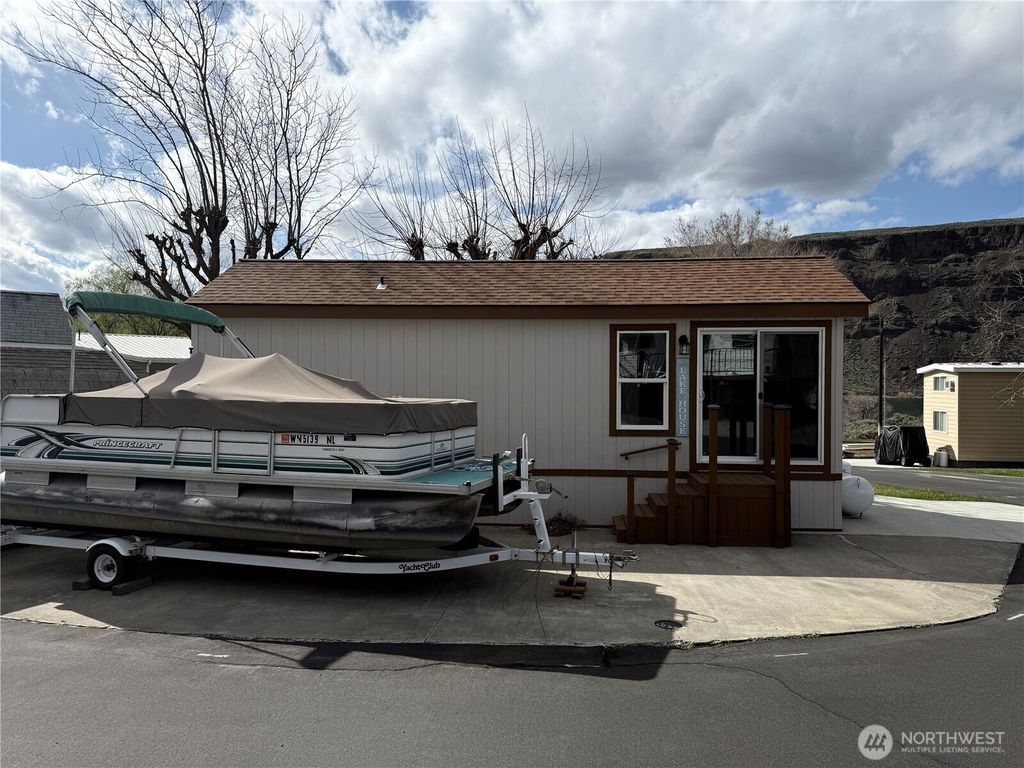 Photo of 31465 Moore Road NE #801, Coulee City, WA 99115 (MLS # 2497616)