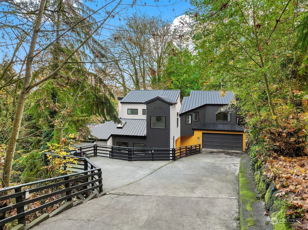Photo of 4423 E Mercer Way, Mercer Island, WA 98040 (MLS # 2310181)