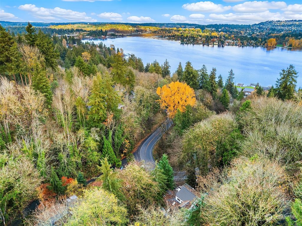 Photo of 4423 E Mercer Way, Mercer Island, WA 98040 (MLS # 2310181)
