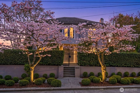 Photo of 1622 5th Avenue N, Seattle, WA 98109 (MLS # 2578436)