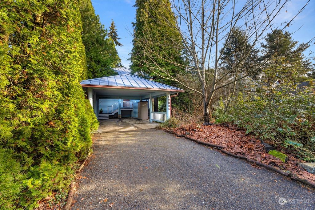 Photo of 12036 35th Avenue NE, Seattle, WA 98125 (MLS # 2315211)