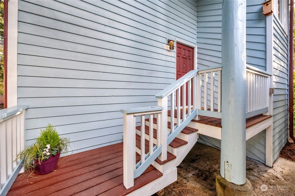 Photo of 12036 35th Avenue NE, Seattle, WA 98125 (MLS # 2315211)