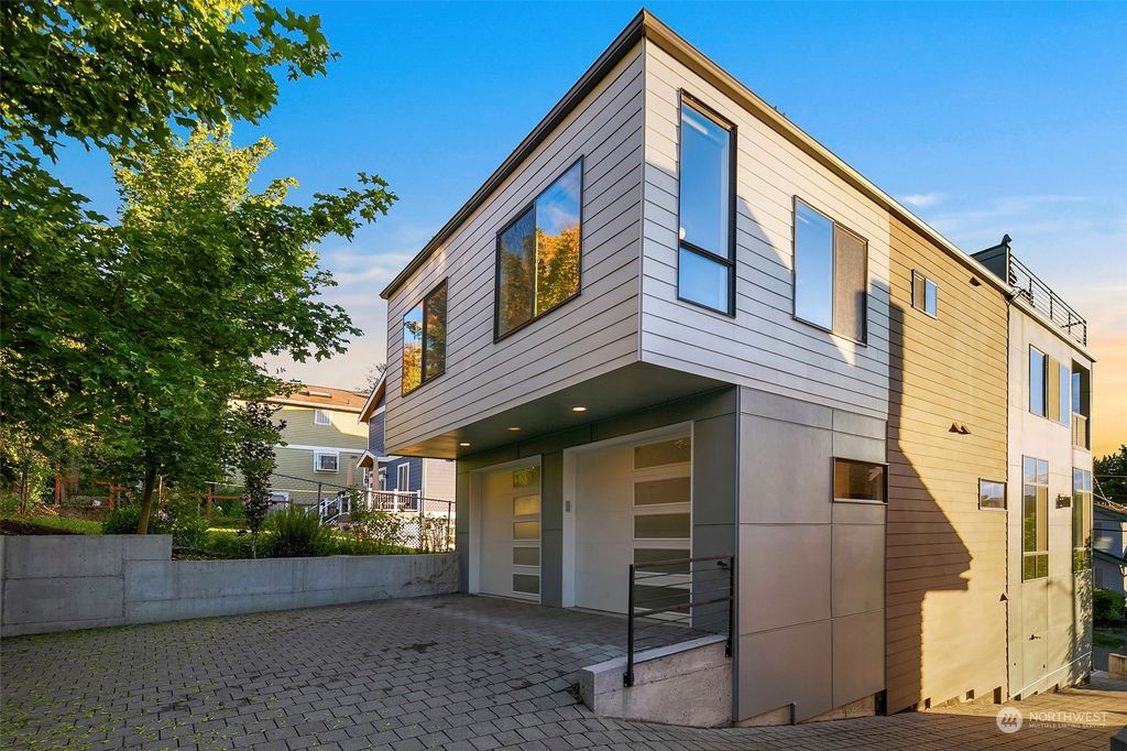 Photo of 1624 32nd Avenue, Seattle, WA 98122 (MLS # 2280169)