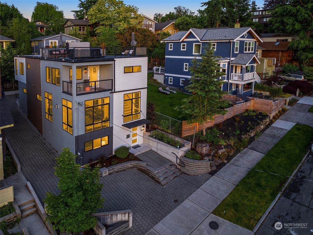 Photo of 1624 32nd Avenue, Seattle, WA 98122 (MLS # 2280169)