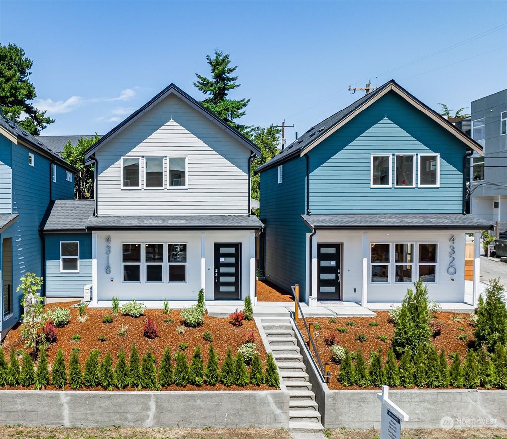 Photo of 4318 SW Genesee Street, Seattle, WA 98116 (MLS # 2162155)