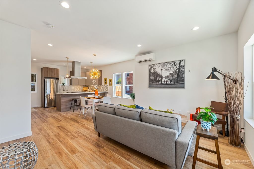 Photo of 4318 SW Genesee Street, Seattle, WA 98116 (MLS # 2162155)