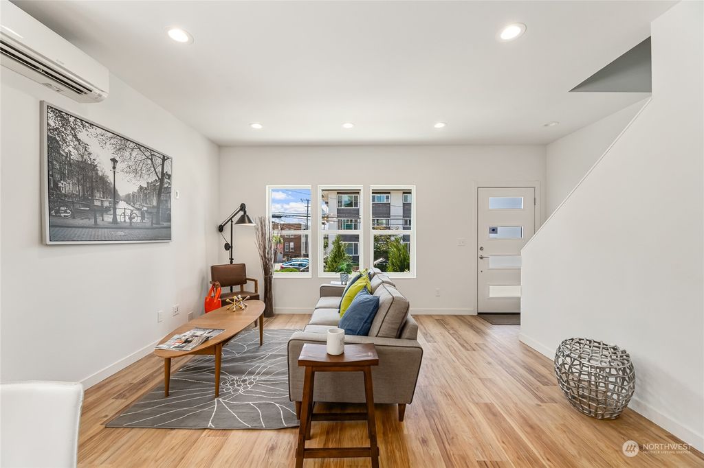 Photo of 4318 SW Genesee Street, Seattle, WA 98116 (MLS # 2162155)