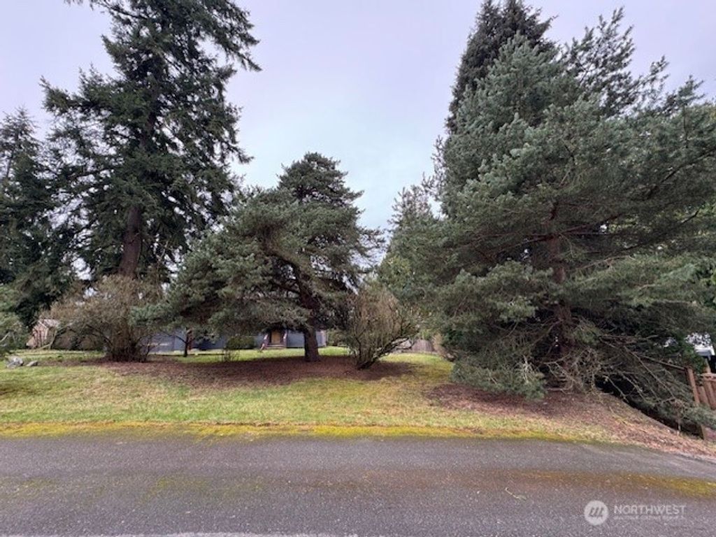 Photo of 12132 107th Avenue NE, Kirkland, WA 98034 (MLS # 2321013)