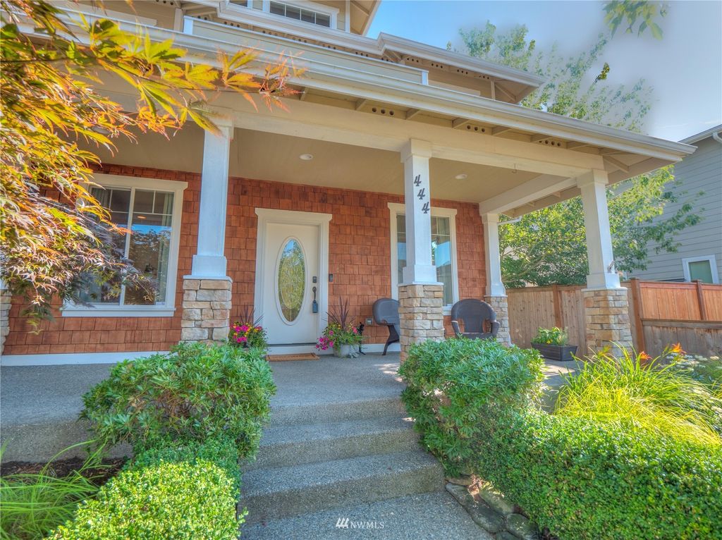 Photo of 444 Bondgard Avenue E, Enumclaw, WA 98022 (MLS # 1974374)