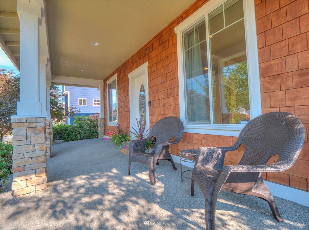 Photo of 444 Bondgard Avenue E, Enumclaw, WA 98022 (MLS # 1974374)