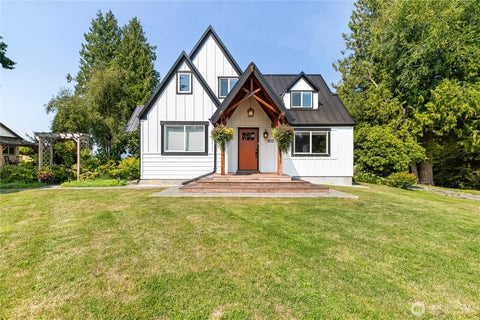 Photo of 810 H ST Road, Lynden, WA 98264 (MLS # 2570597)