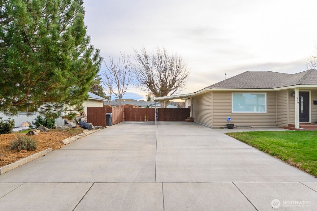 Photo of 510 M St SW St, Quincy, WA 98848 (MLS # 2461129)