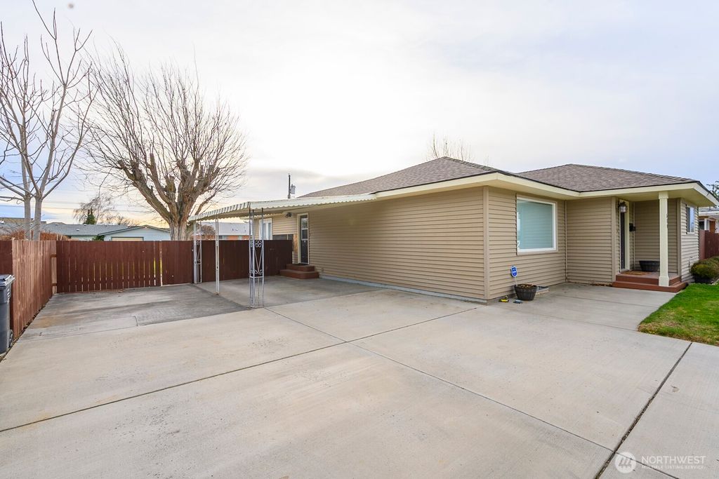 Photo of 510 M St SW St, Quincy, WA 98848 (MLS # 2461129)
