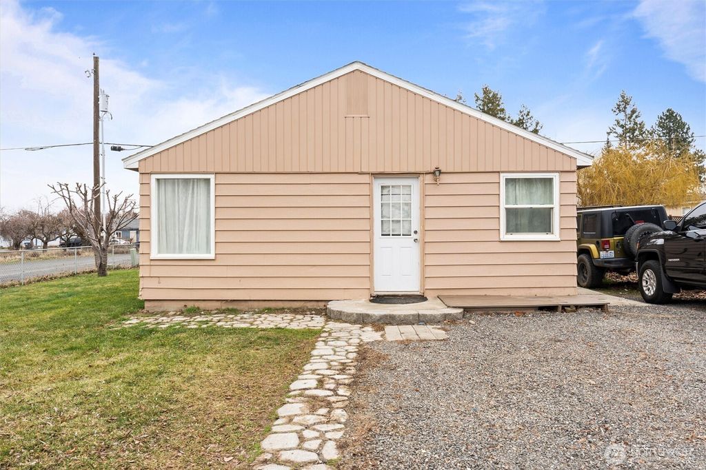 Photo of 705 W 9th Street, Warden, WA 98857 (MLS # 2470583)