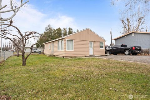 Photo of 705 W 9th Street, Warden, WA 98857 (MLS # 2470583)