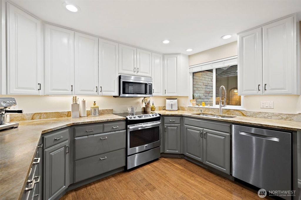 Photo of 6514 NE 171st Place, Kenmore, WA 98028 (MLS # 2475162)