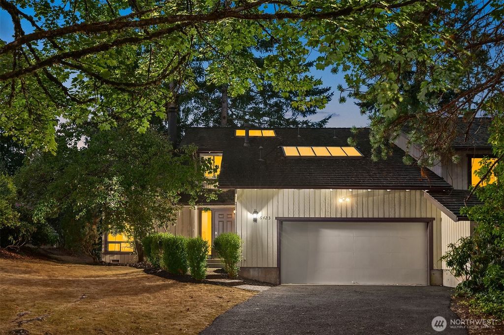 Photo of 6423 156th Place NE, Redmond, WA 98052 (MLS # 2411937)