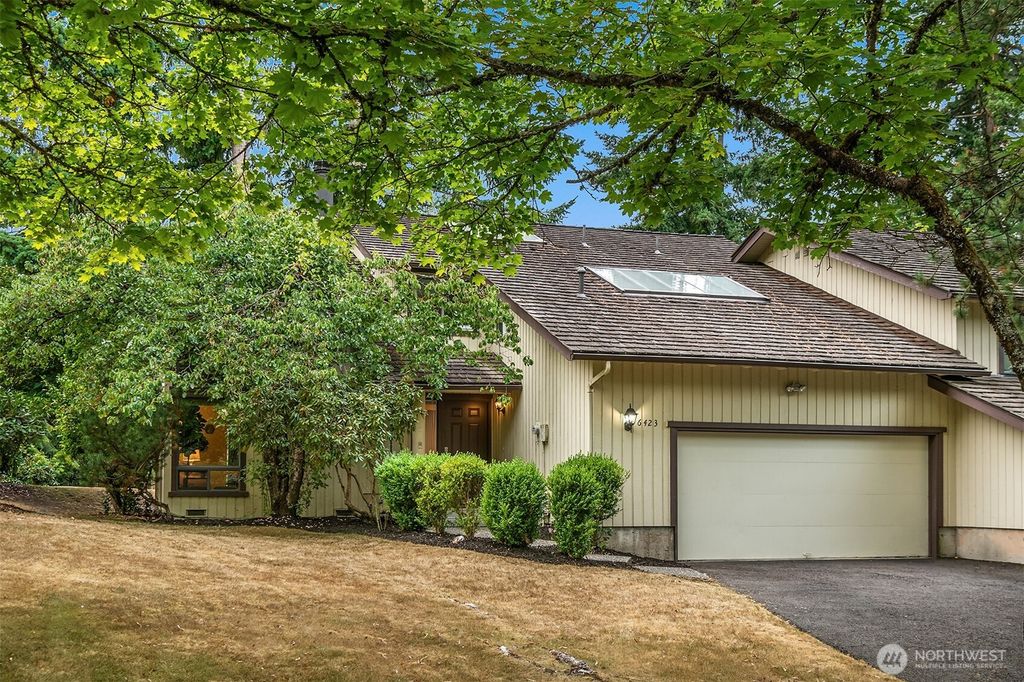Photo of 6423 156th Place NE, Redmond, WA 98052 (MLS # 2411937)