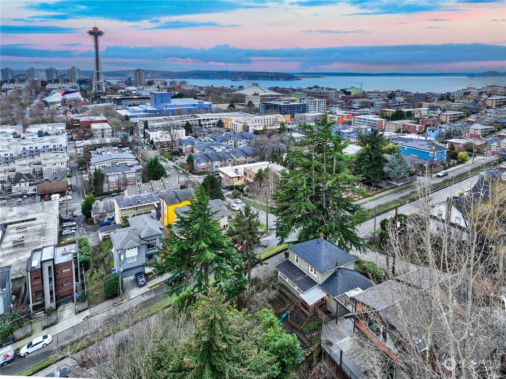 Photo of 400 Ward Street, Seattle, WA 98109 (MLS # 2035772)