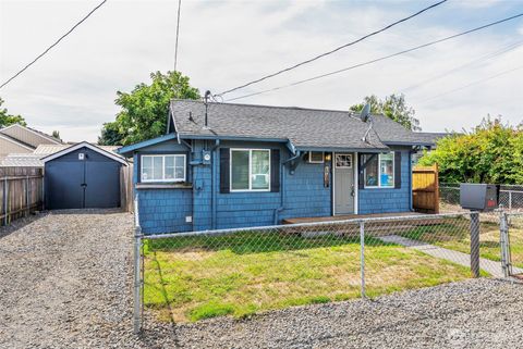 Photo of 504 S Maple Street, Kelso, WA 98626 (MLS # 2431247)