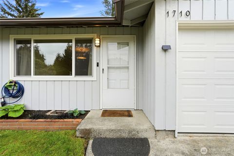 Photo of 1710 7th Avenue SE, Puyallup, WA 98372 (MLS # 2522318)