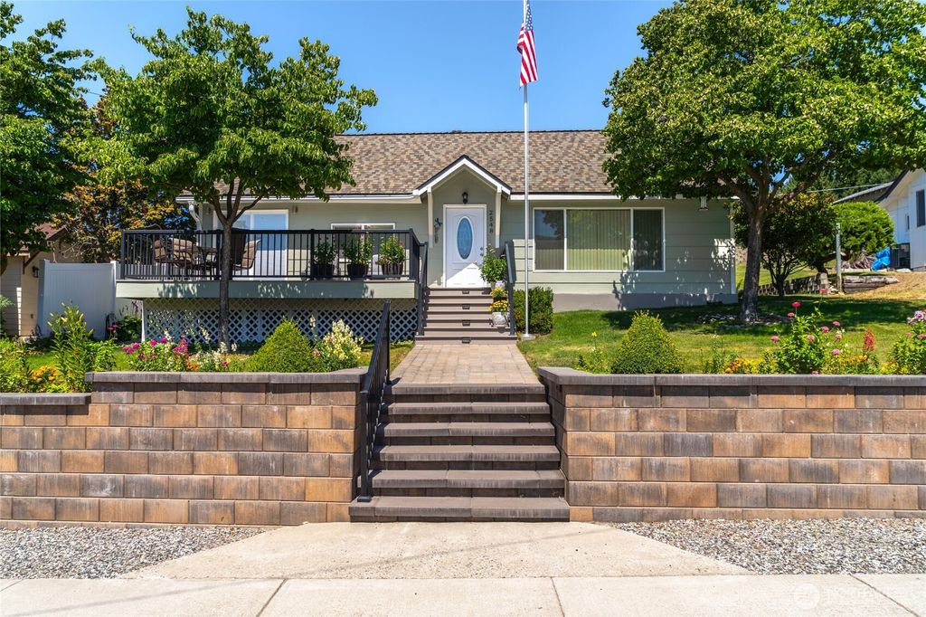 Photo of 2548 Entiat Way, Entiat, WA 98822 (MLS # 2485176)