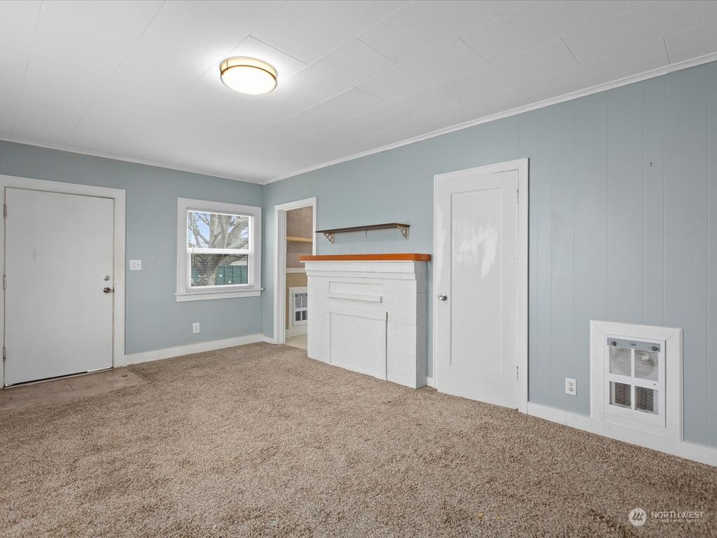 Photo of 1608 McDougall Ave, Everett, WA 98201 (MLS # 2196586)
