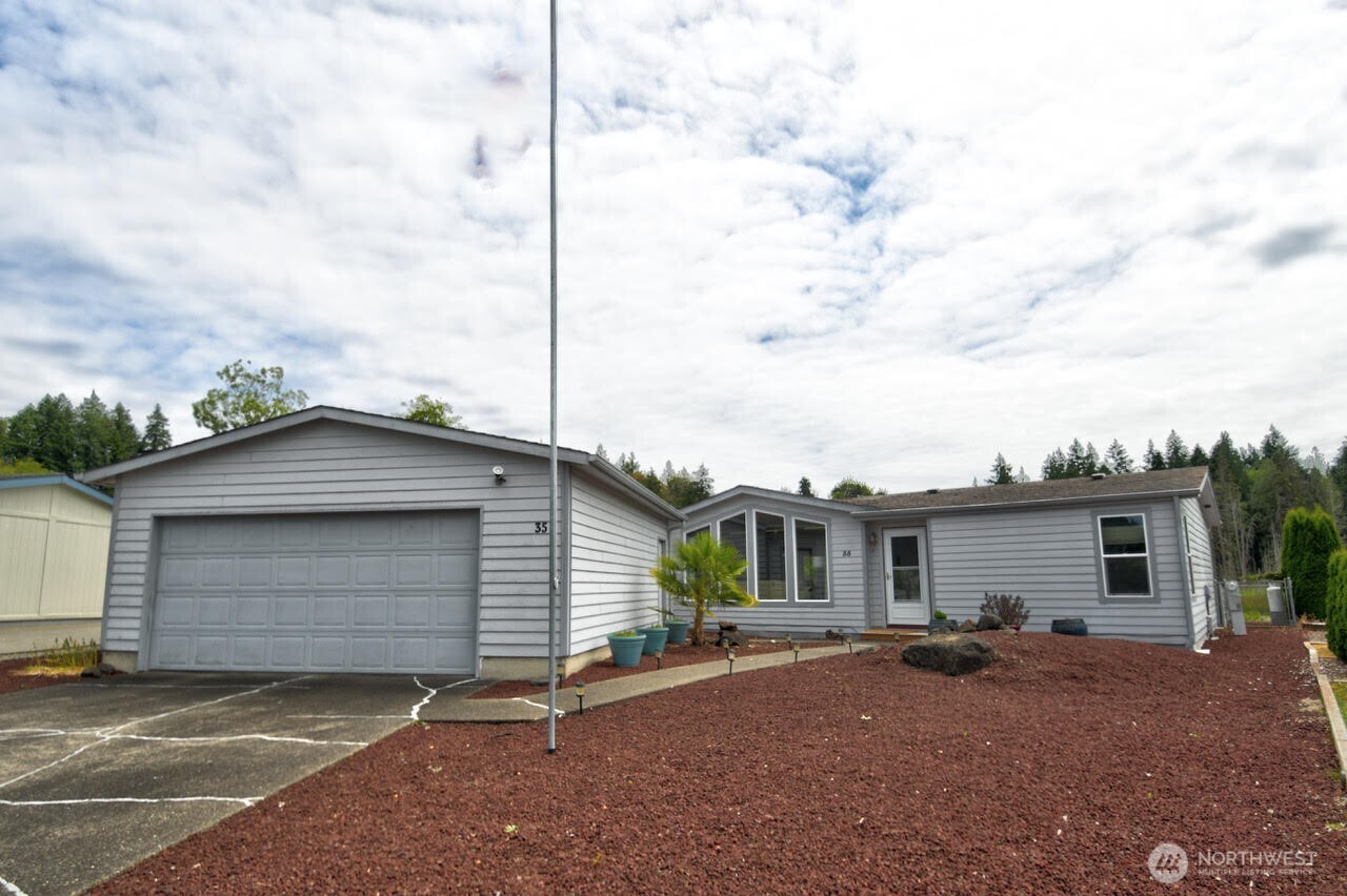 716 Dennis Street SE 35