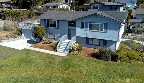 Photo of 40 Dungeness Place, Port Townsend, WA 98368 (MLS # 2475005)