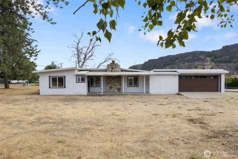 Photo of 77 Diamond Avenue, Electric City, WA 99123 (MLS # 2417829)