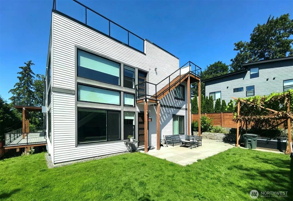 Photo of 3621 Lincoln Avenue NE, Renton, WA 98056 (MLS # 2553463)