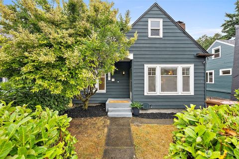 Photo of 3820 S 12th Street, Tacoma, WA 98405 (MLS # 2396636)
