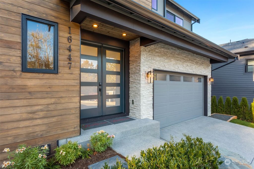 Photo of 16447 73rd Place NE, Kenmore, WA 98028 (MLS # 2000283)
