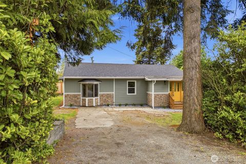 Photo of 2604 S 122nd Street, Seattle, WA 98168 (MLS # 2526750)