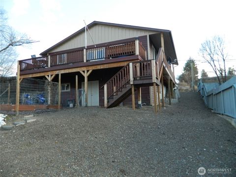 Photo of 311 Tonasket Avenue, Tonasket, WA 98855 (MLS # 2471678)